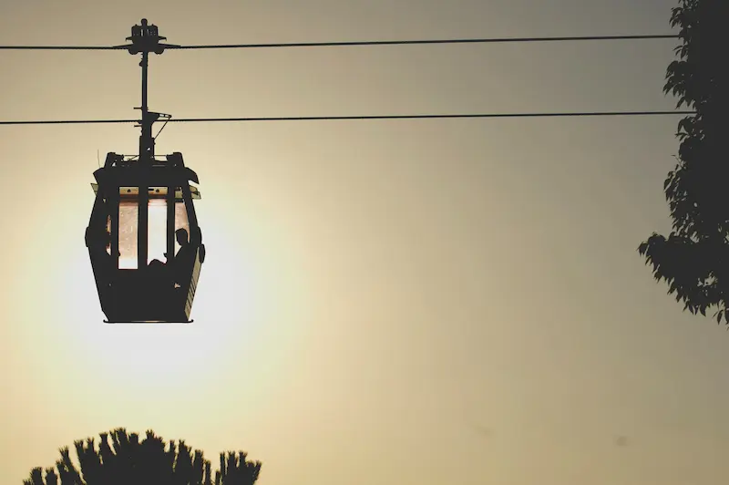תחנת רכבל נטושה על הר לנגביאנג