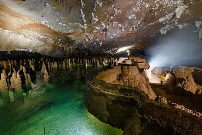Hang Va Cave Tour