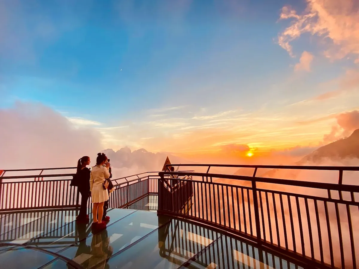 Săn hoàng hôn tại Cầu Kính Rồng Mây