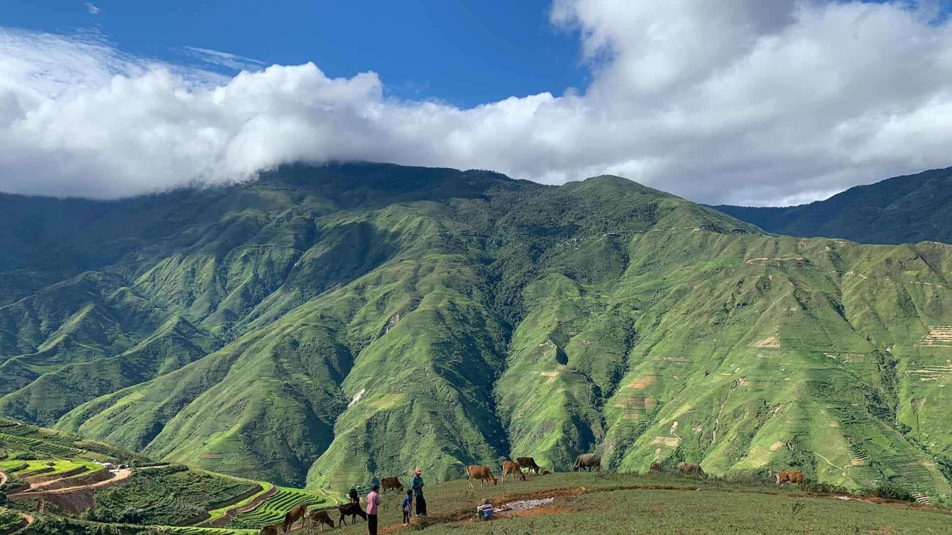 Đến Tà Xùa trekking săn mây là lựa chọn của nhiều bạn trẻ