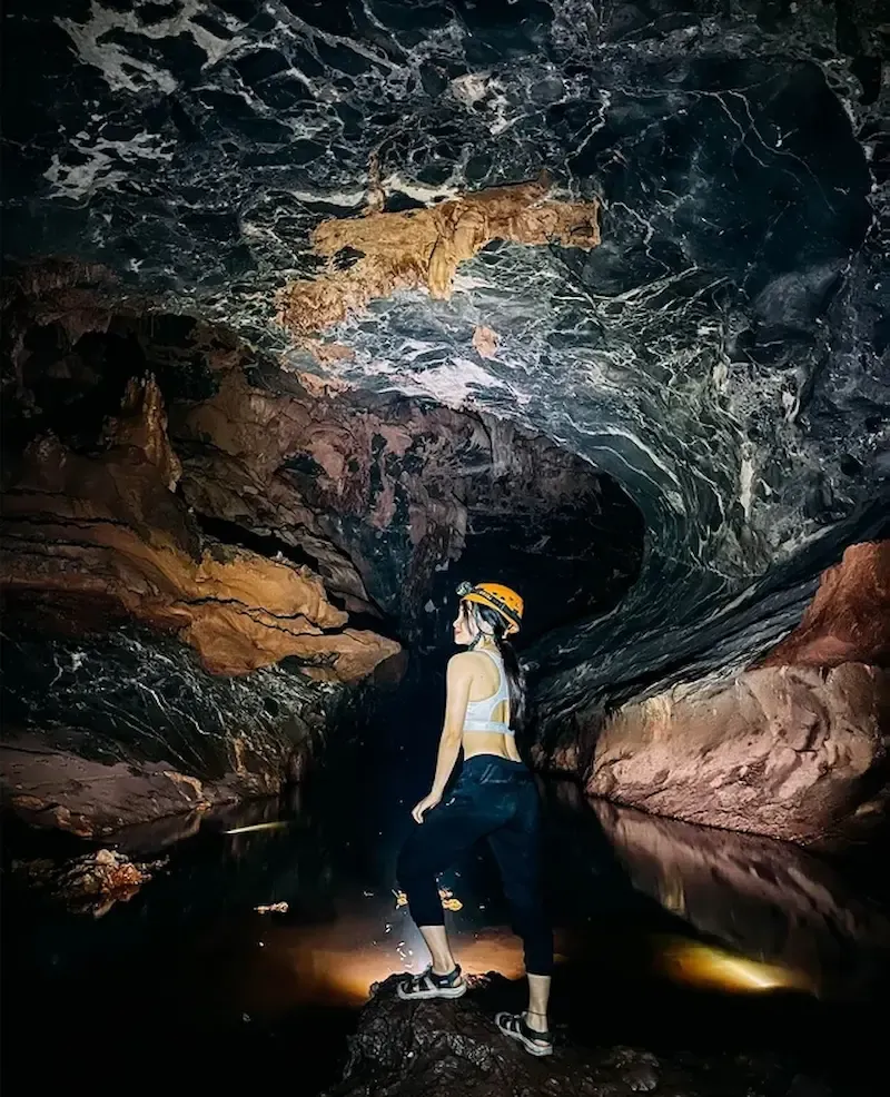 Hung Thoong Cave in Phong Nha