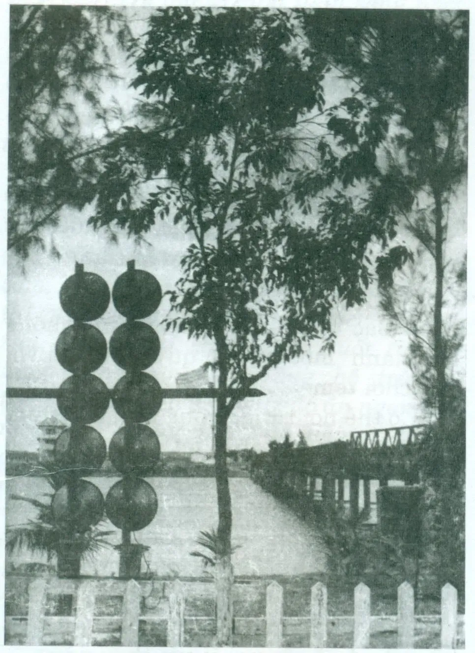 loa phóng thanh bờ bắc cầu hiền lương