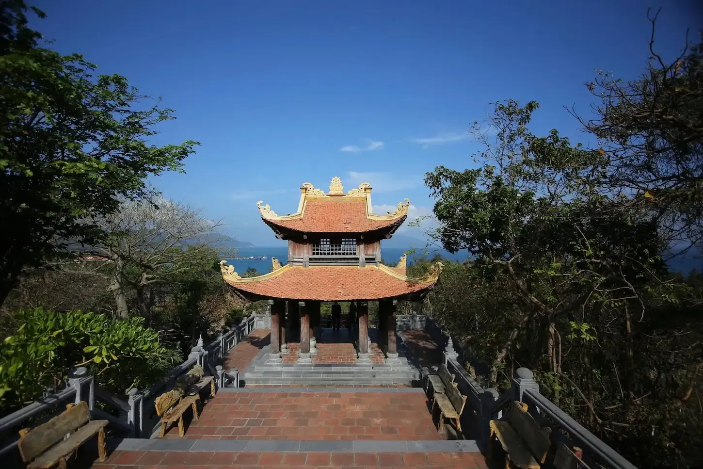 Du lịch Côn Đảo tham quan Chùa Núi Một