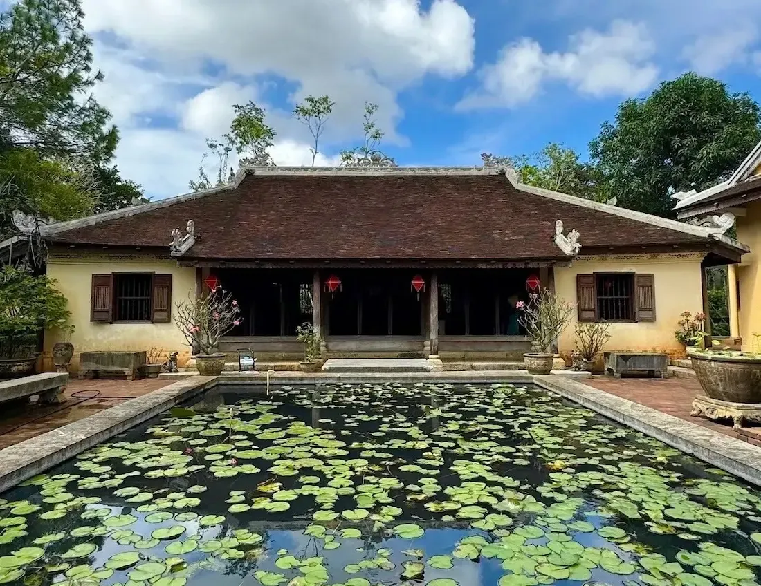Hồ sen tại Nhà vườn An Hiên