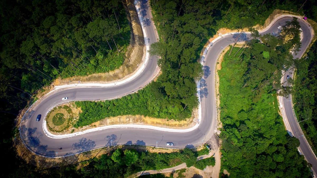 Cung đường đèo dẫn lên thị trấn Tam Đảo