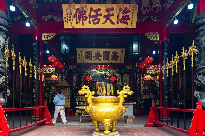 6. Ong Pagoda Has Beautiful Interiors