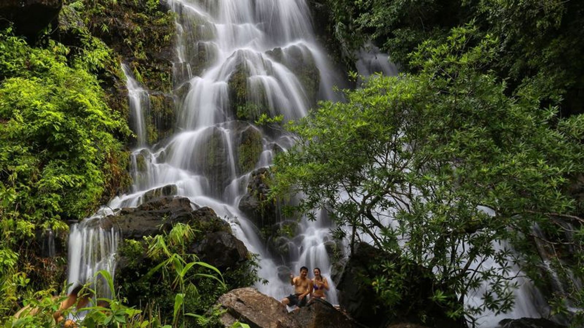 thác gió trong vườn thực vật Phong Nha Kẻ Bàng