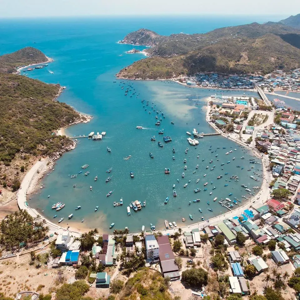 Toàn cảnh vịnh Vĩnh Hy