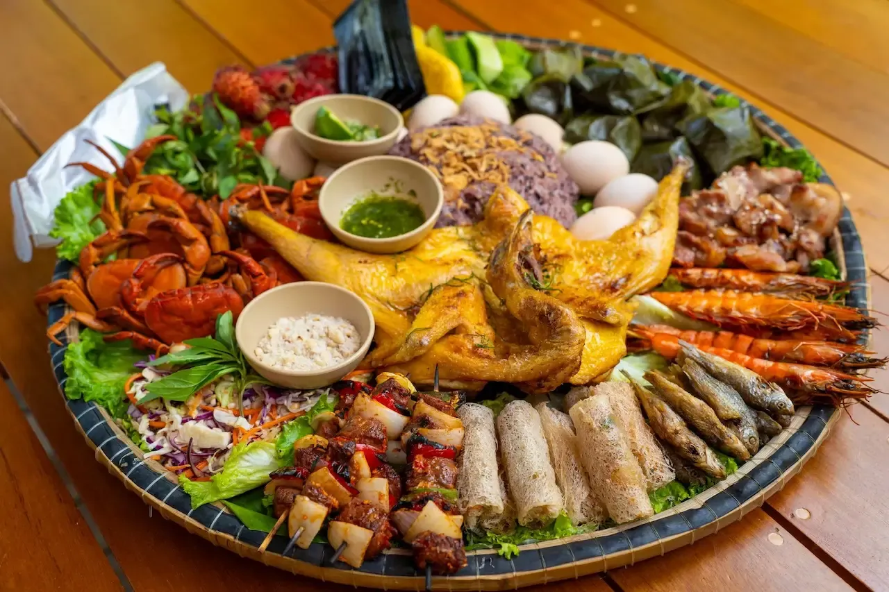 mẹt đồ ăn ở khe nước lạnh