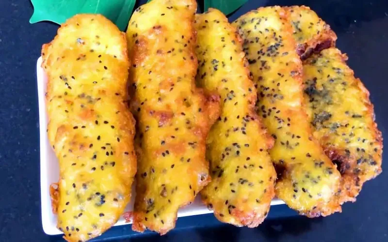 Fried Banana Called Chuoi Chien in Vietnam Is Similar to the Famous Thailand Street Food