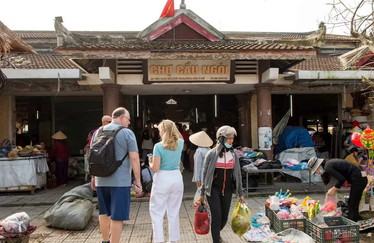 Thưởng thức ẩm thực tại chợ quê Thanh Toàn