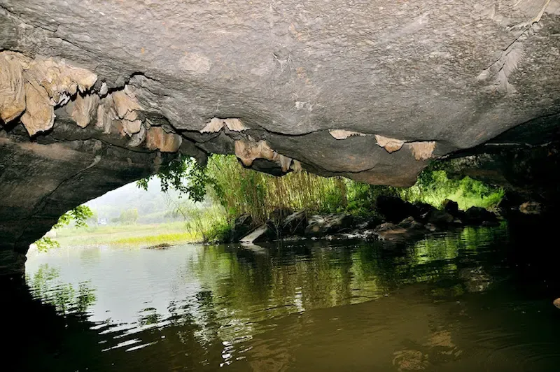 Buddha Cave in Thung Nham, Ninh Binh