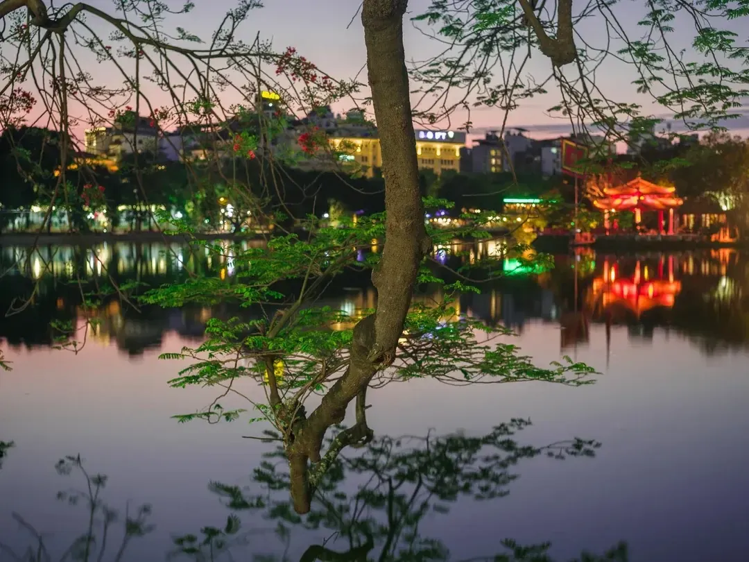 Hoan Kiem Lake in Its Full Glory!