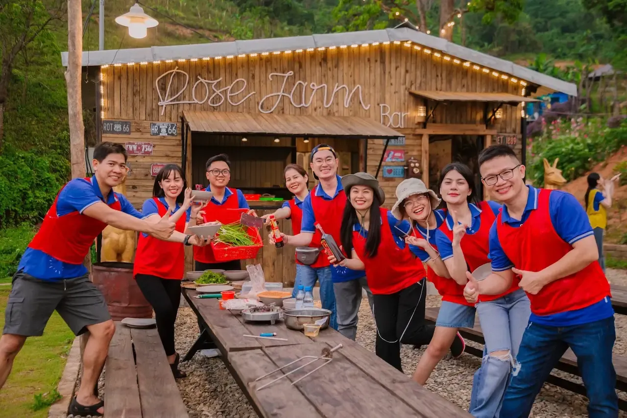 Vui vẻ tại không gian ngoài trời ở Rose Farm