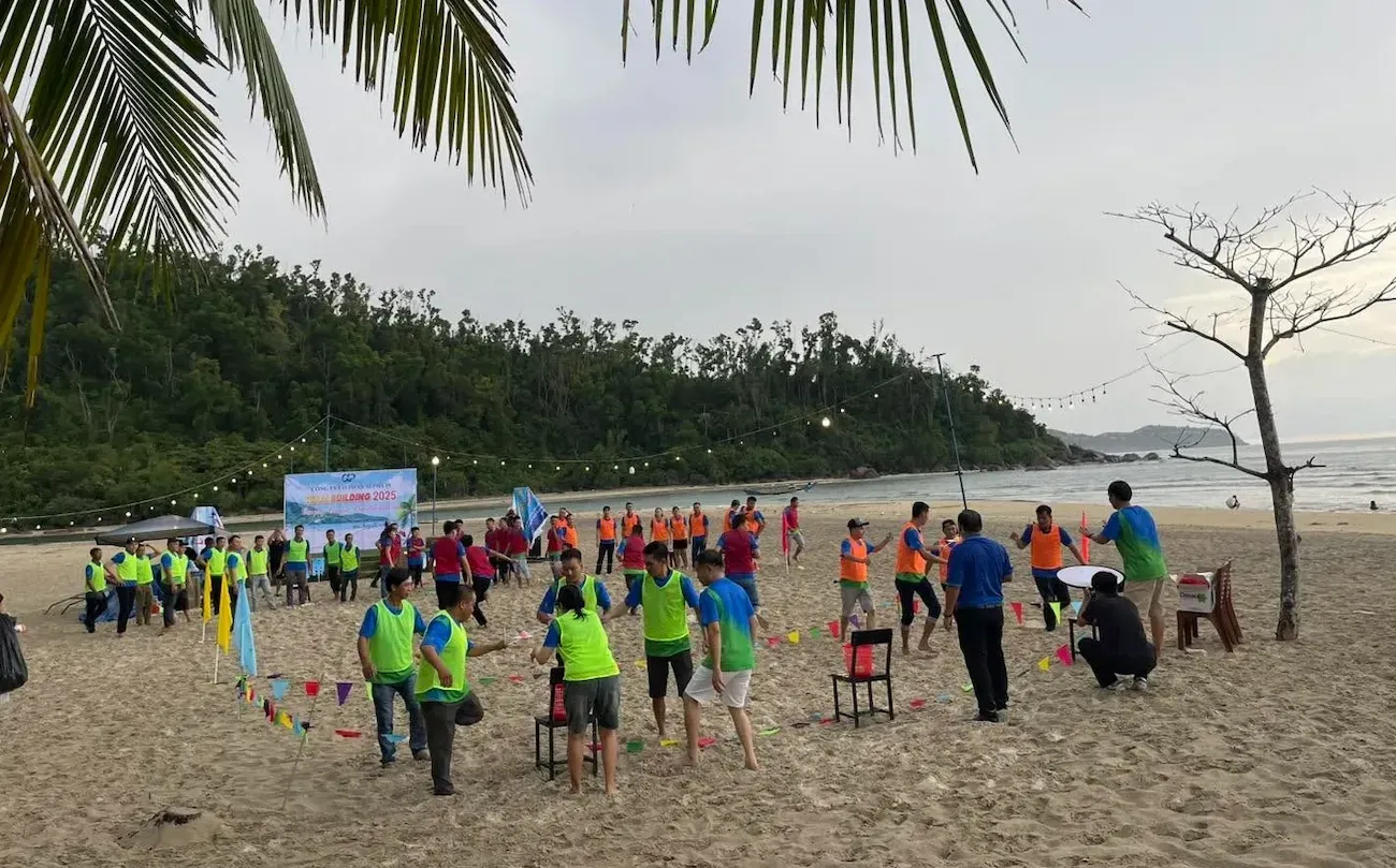 Tổ chức team building trên biển Tân Cảnh Dương Huế