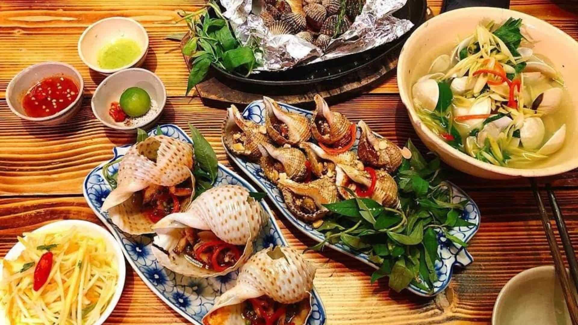 Bàn Ăn Đầy Ắp Hải Sản Của Bãi Biển Nhật Lệ Quảng Bình 