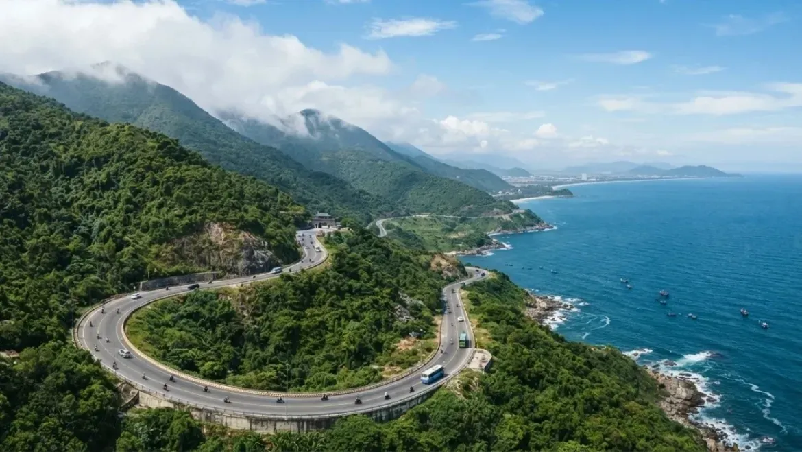 Cung đường đèo Hải Vân nhìn từ trên cao