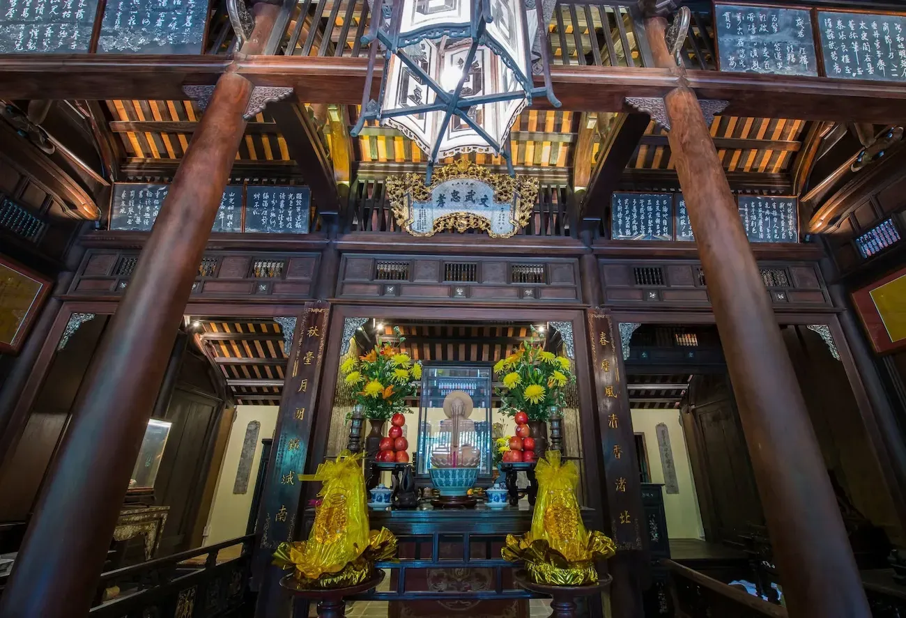 Gian thờ tại Nhà vườn An Hiên