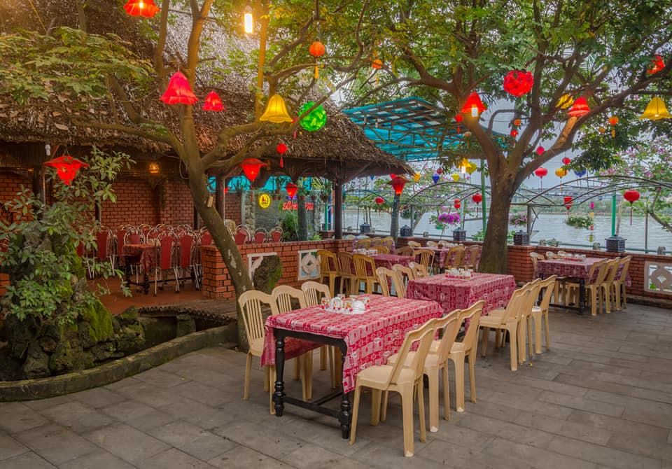 Outdoor Dining Area With Colorful Lanterns at Song Thu Restaurant
