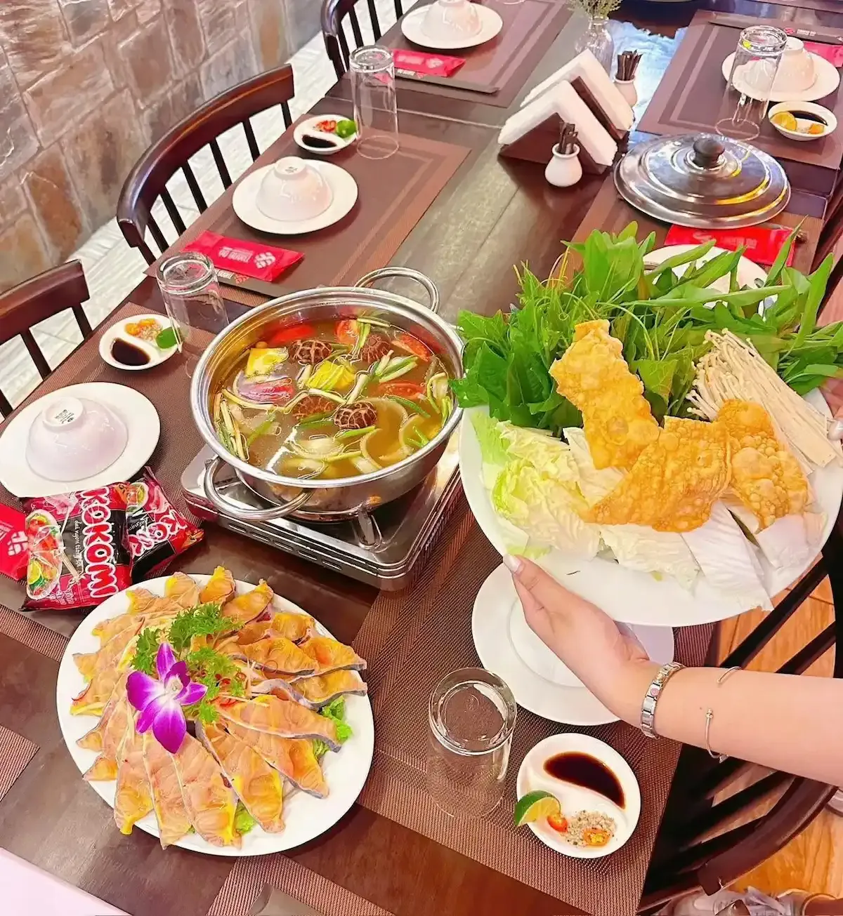 Lẩu cá tầm chua cay ở Tam Đảo