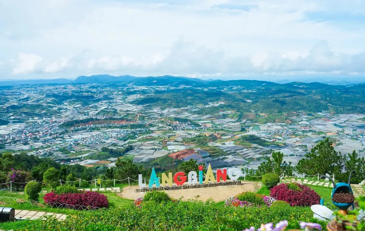 Toàn cảnh Đà Lạt từ đỉnh Langbiang