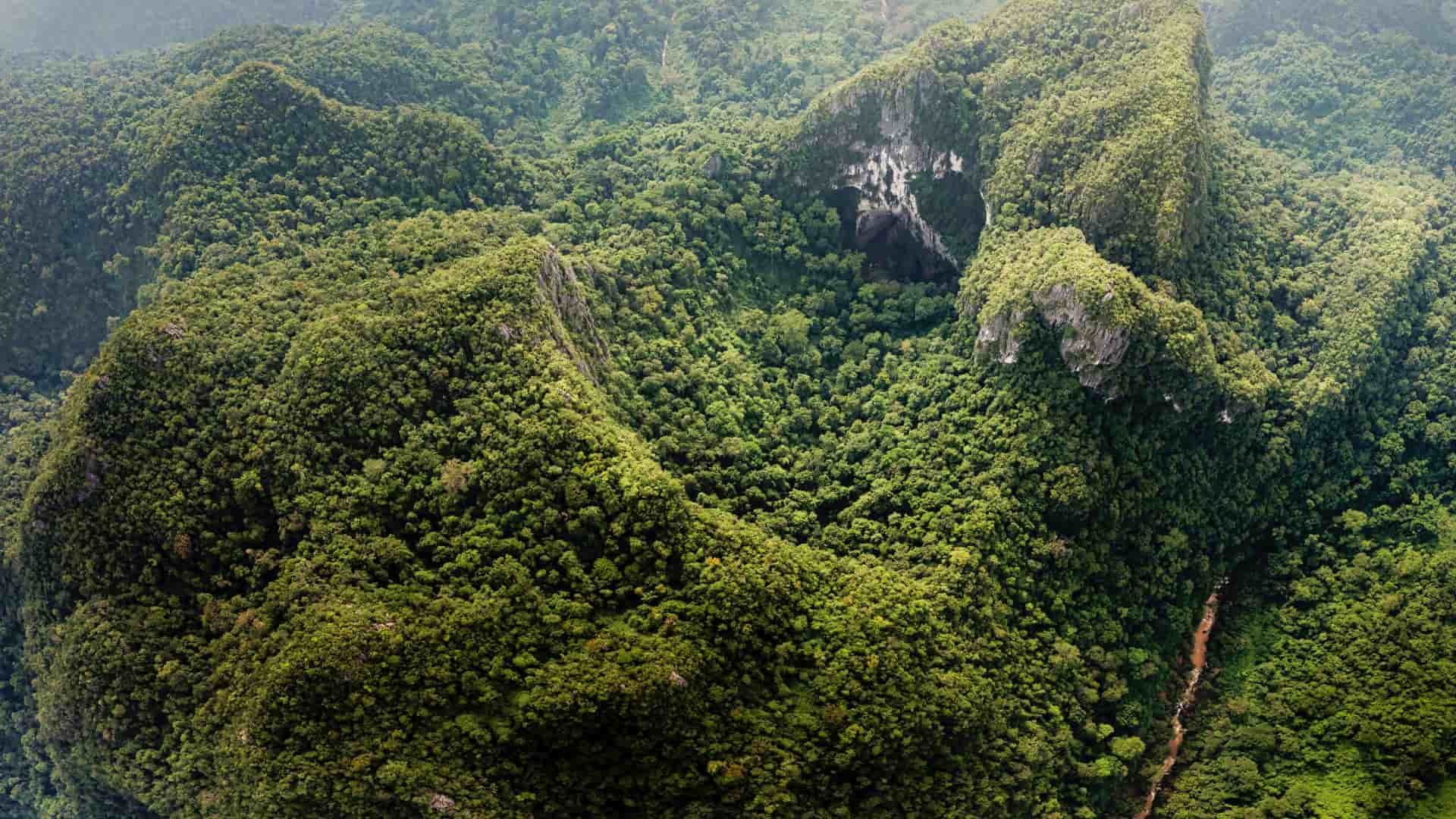 Hố sụt Kong nhìn từ trên cao