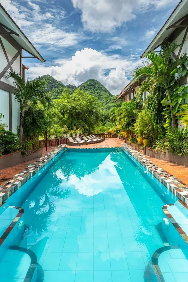 Hồ bơi view siêu xịn tại Phong Nha Victory Road Villas