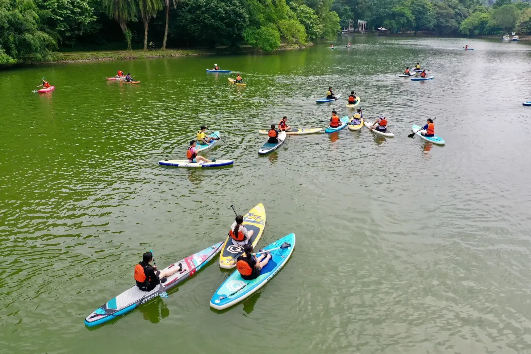 Chèo SUP ở Hồ Mạc VQG Cúc Phương