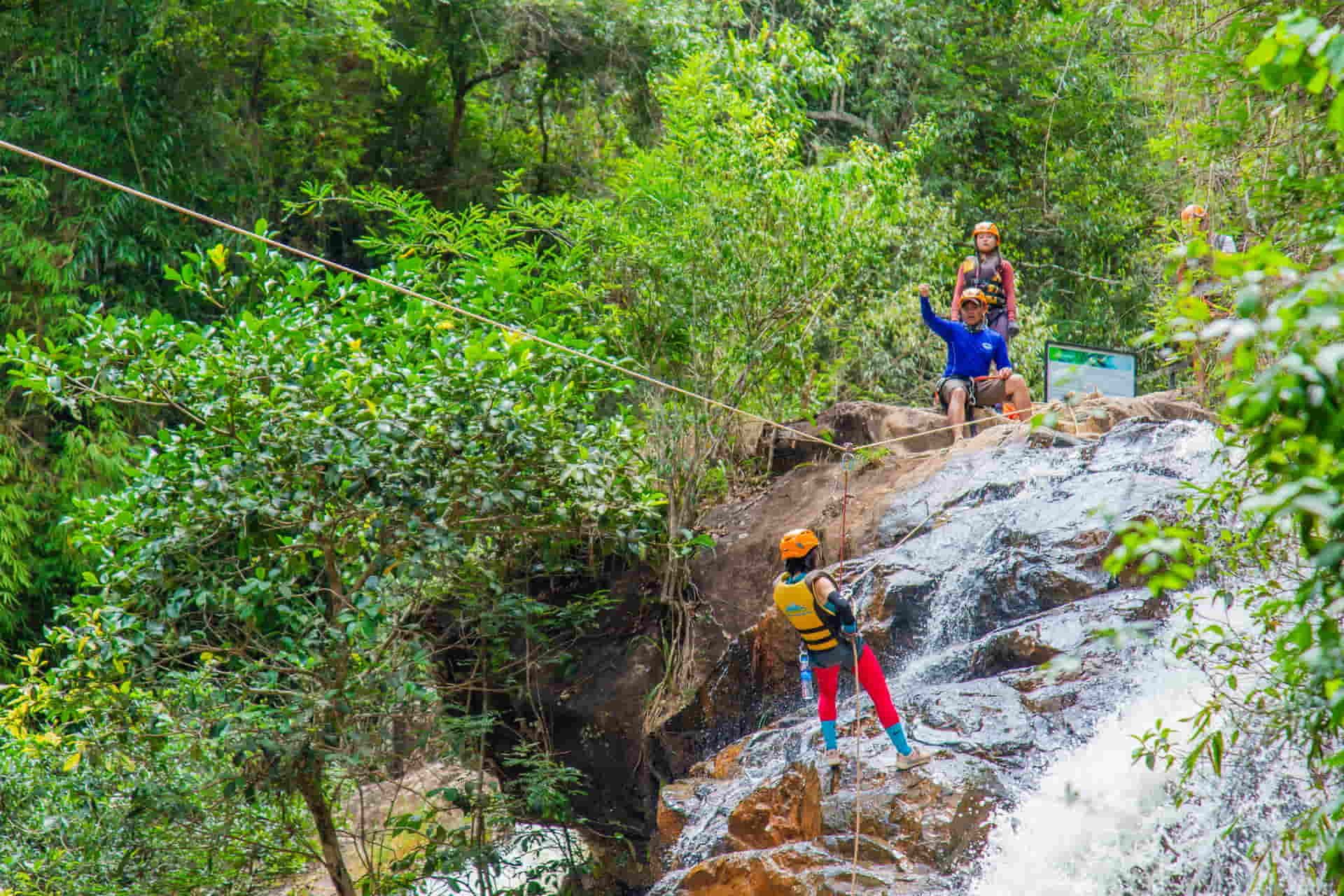 đu thác mạo hiểm tại Datanla
