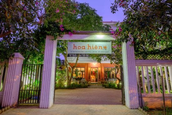 Entrance of Hoa Hien Restaurant in Hoi an at Night