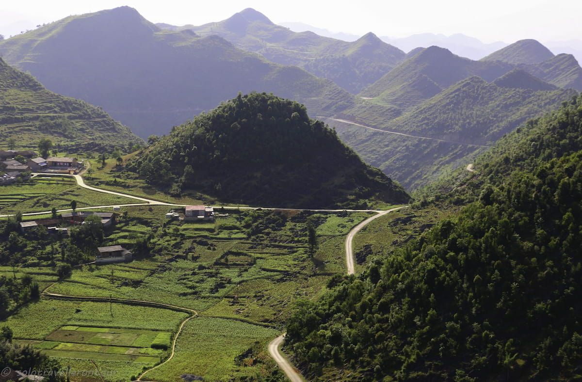 a Mountain View on the Way to Yen Minh