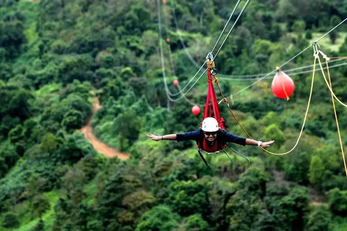 Trò chơi Zipline tại Cầu Kính Rồng Mây