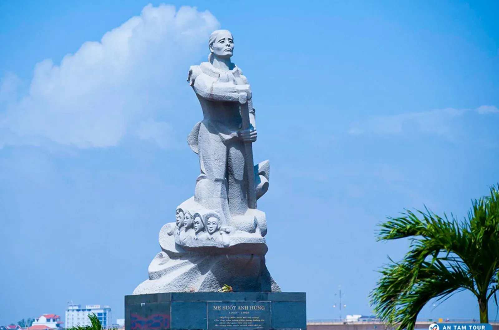 tuong dai me suot bieu tuong anh hung giua quang binh than thuong