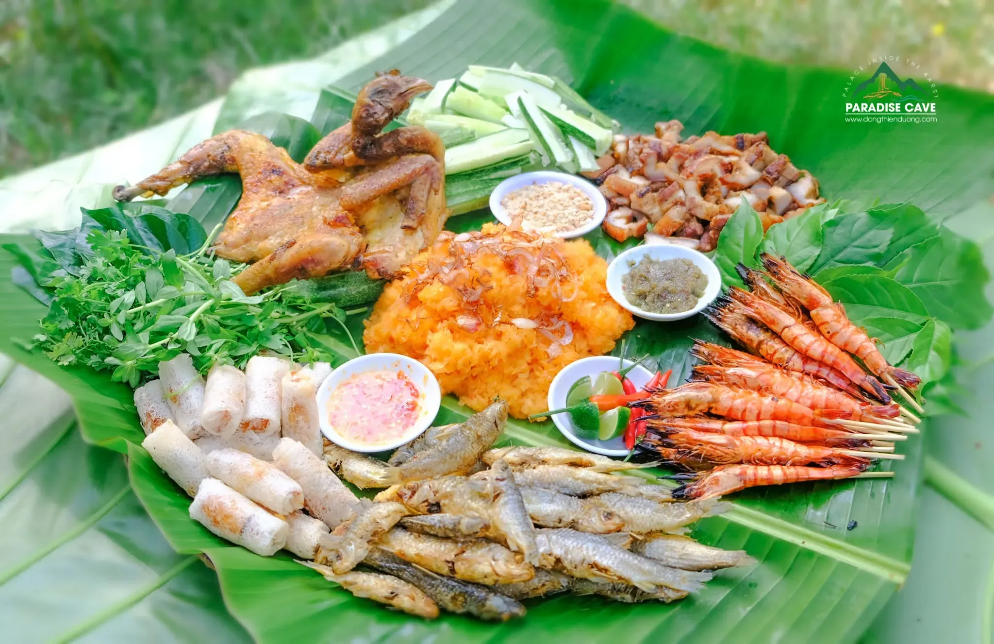 Mẹt gà ở nhà hàng động Thiên Đường