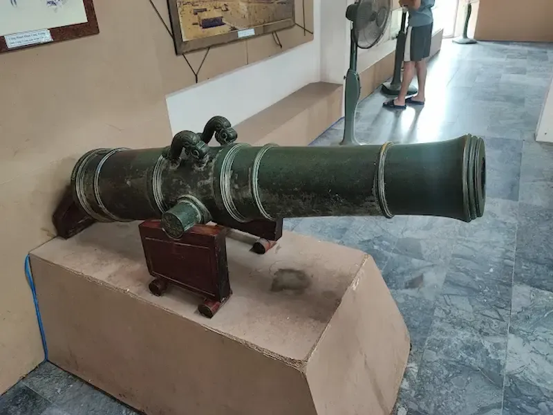 Dmz Museum & Memorials (quang Tri)