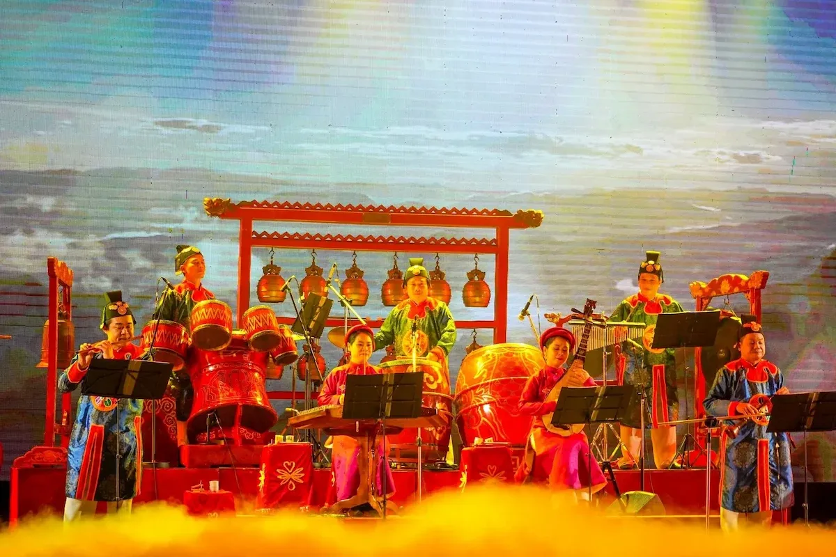 nha nhac cung dinh hue trai nghiem di san van hoa dinh cao tai co do
