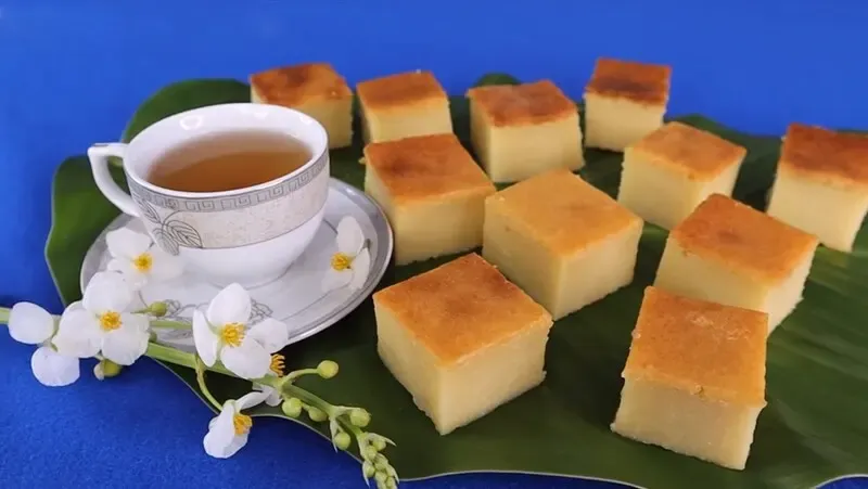  Mung Bean Cakes Known as Banh Dau Xanh Are Best Served With Tea in Vietnam