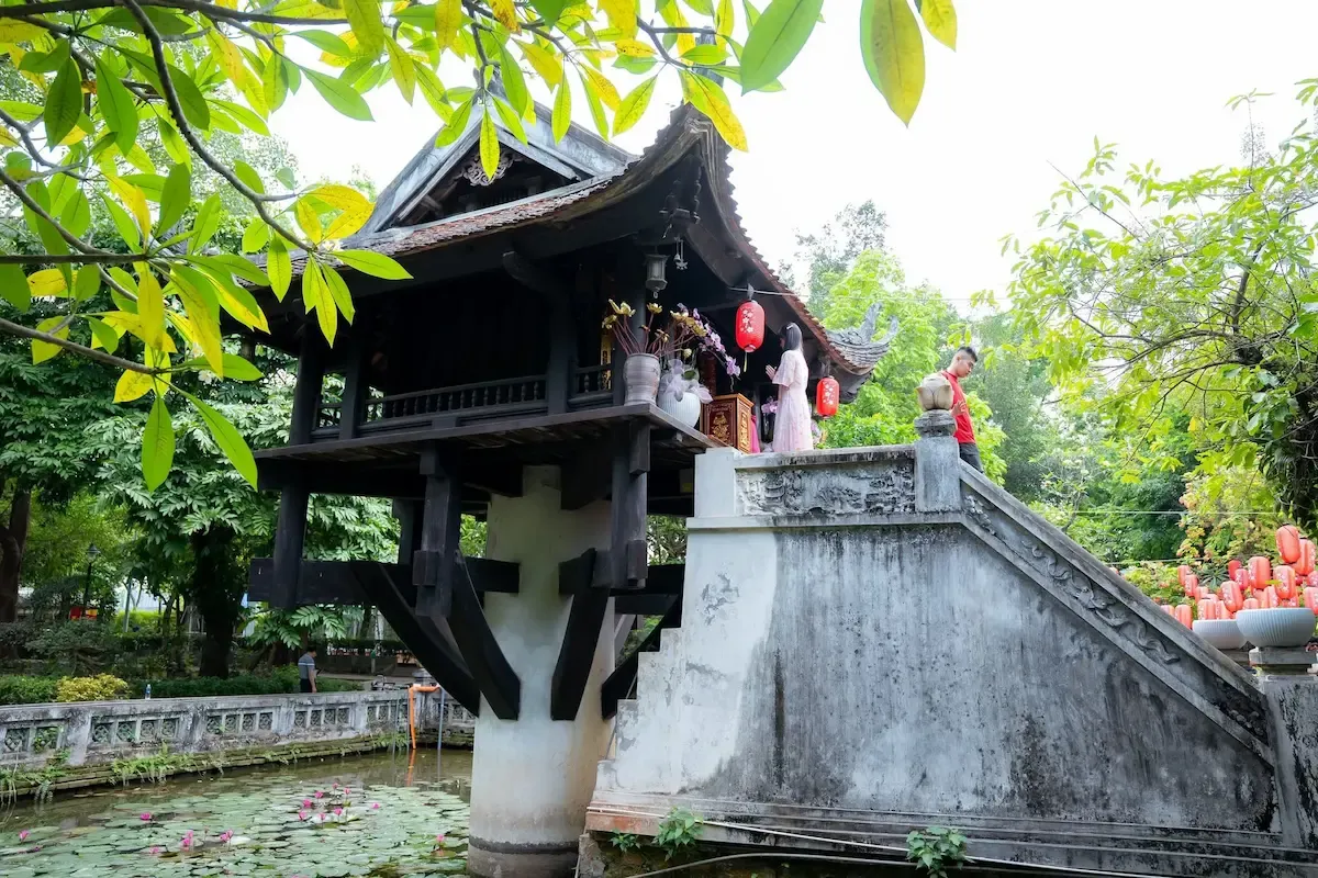 Chùa Một Cột gần Lăng Bác