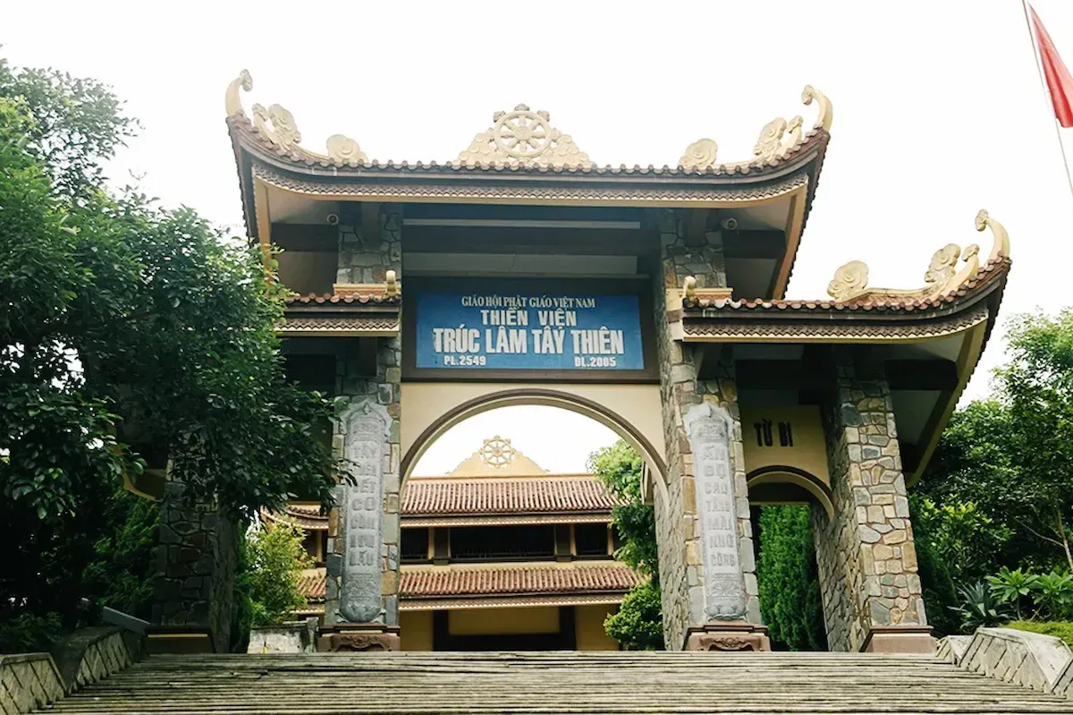 Cổng vào Thiền viện Trúc Lâm Tây Sơn