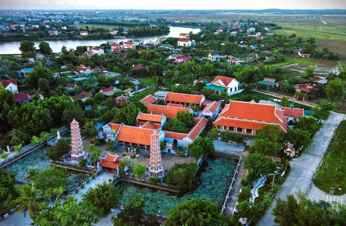 Hình ảnh chùa Hoằng Phúc được nhìn từ trên cao
