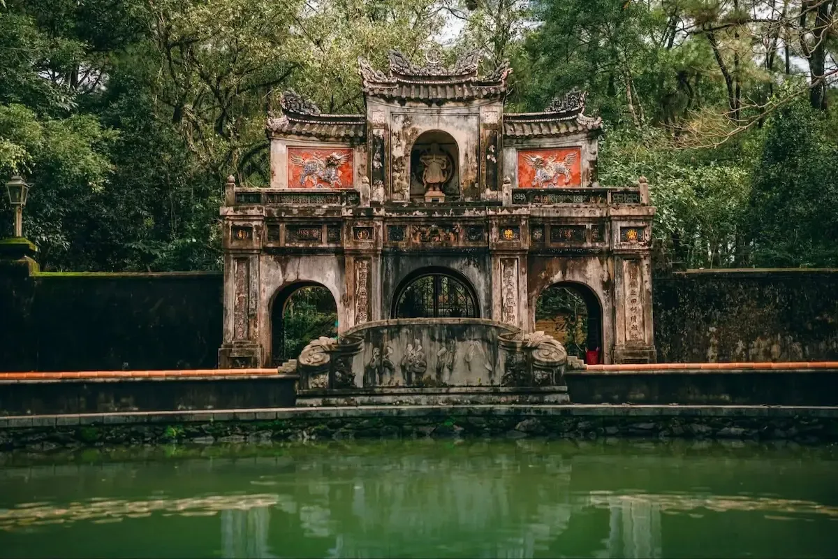 Cổng vào chùa Từ Hiếu ở Huế