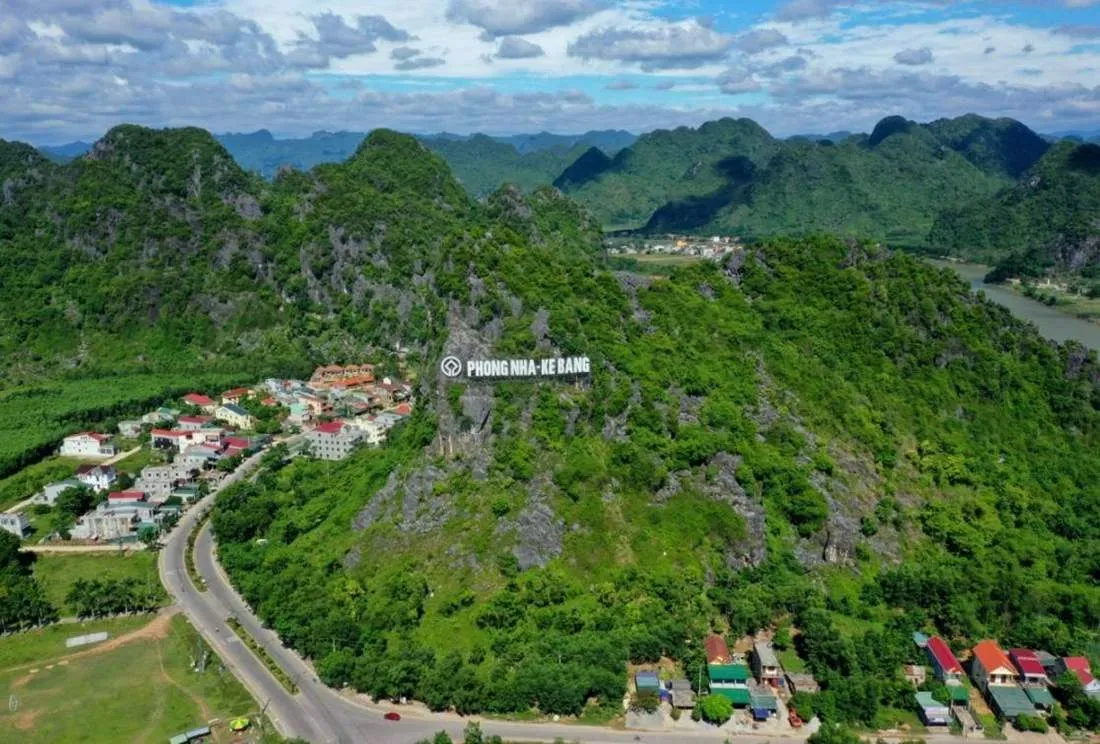 Dãy núi tại Vườn quốc gia Phong Nha - Kẻ Bàng