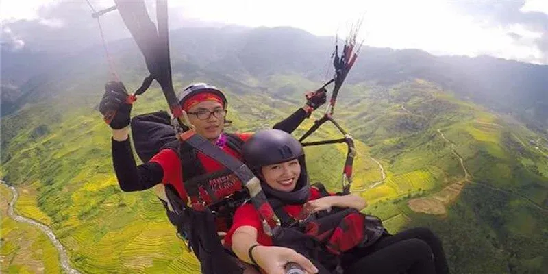 a Tourist Tandem Paragliding in Sapa
