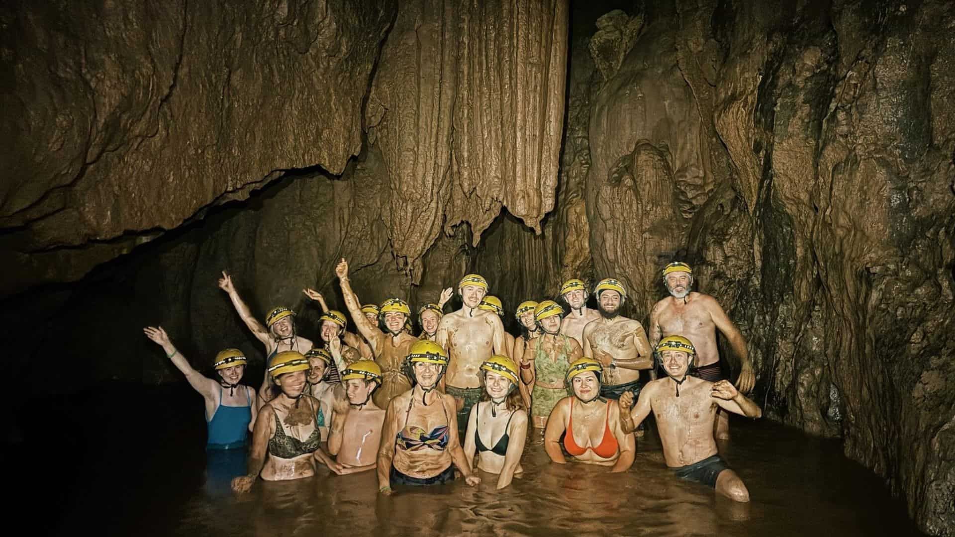 Tắm Bùn Hang Tối 