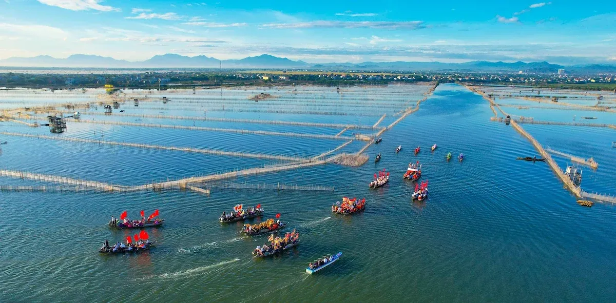 Lễ hội ở đầm Chuồn thuộc phá Tam Giang Huế