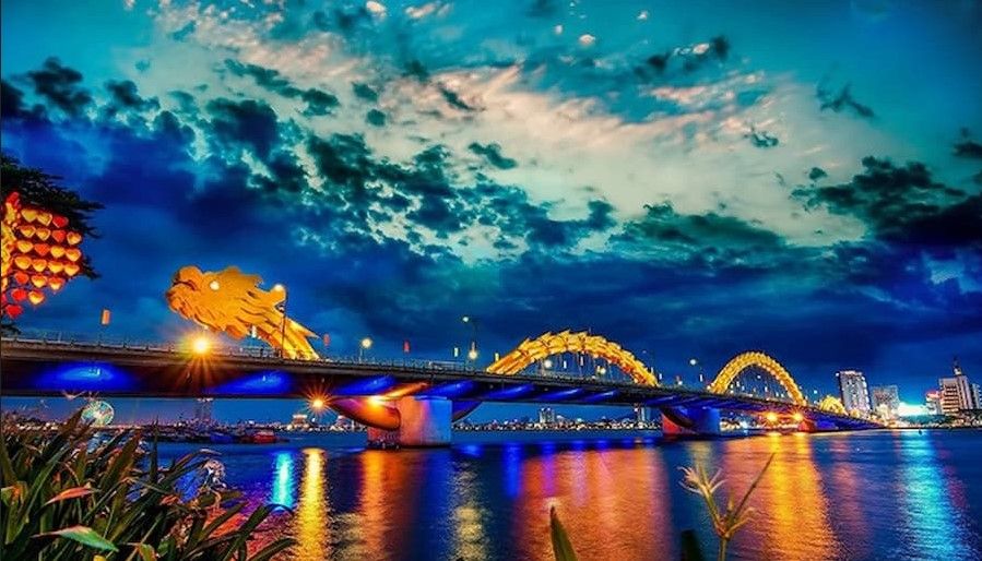 Fire Show on Dragon Bridge