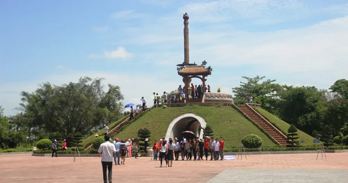 đài tưởng niệm thành cổ quảng trị