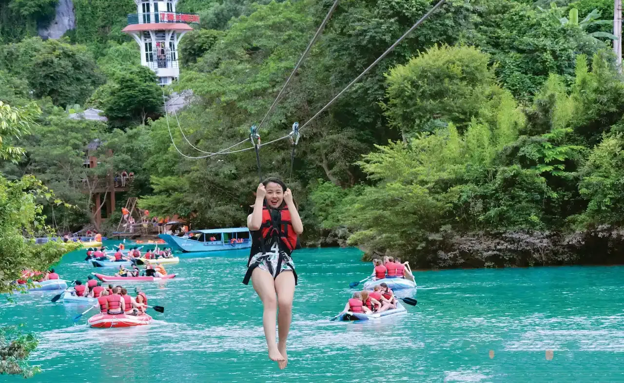 Đu Zipline Tại Sông Chày   Hang Tối
