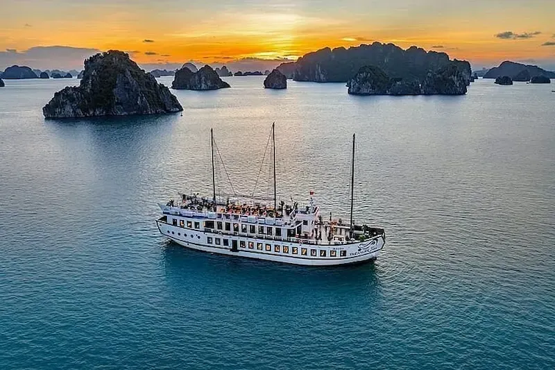 Bai Tu Long Bay Cruise Ship tour