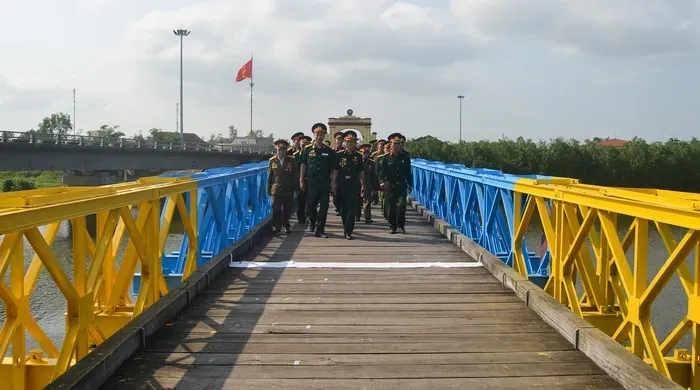 hình ảnh cầu hiền lương 2 màu